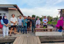 PT. CLM Serahkan Bantuan untuk Korban Kebakaran di Malili