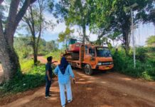 Respon Keluhan Masyarakat, PT. CLM Kerahkan Alat Berat Benahi Drainase Tersumbat