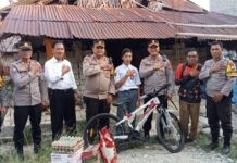 Sempat Viral Jalan Kaki Ke Sekolah, Siswa Ini Dapat Hadiah Sepeda Dari Kapolres Luwu Utara