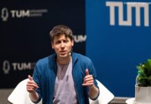 Samuel Altman Orang Asing Pertama Mendapatkan Golden Visa RI Dari Dirjen Imigrasi