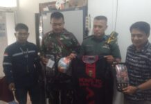 Pabung Kowil Luwu Timur Terima Bantuan Perlengkapan Sepak Bola dari PT. CLM