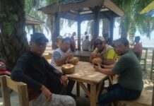 Sarkawi Dampingi Bupati Tinjau Kawasan Wisata, Jalan Kaki dari Pantai Lemo Sampai Ujung Suso