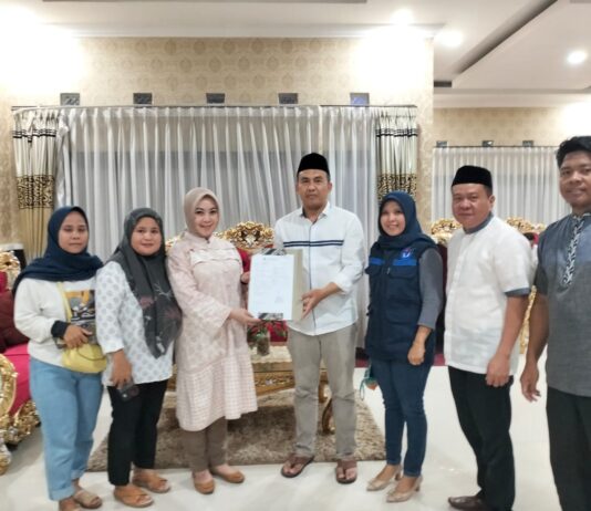 PJ Walikota Palopo Bersama Ketua TP-PKK Resmi Menjadi Pemilih Pada Pemilu 2024