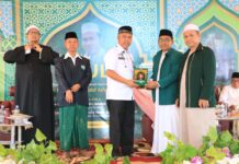 Hadiri Haul Ke 3 KH. Abdul Aziz, Budiman : Berkat Perjuangan Beliau Saya Bisa Berdiri Disini