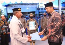 Wabup Akbar Lepas Jenazah Kades Cendana Hitam Timur Secara Kedinasan