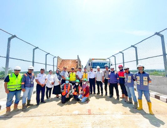 PT BMS Berhasil Uji Beban Jembatan Layang Dengan Totol Beban 240 Ton