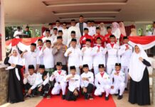 Hari Santri Nasional, Budiman Serahkan Kendaraan Operasional untuk Kemenag Lutim