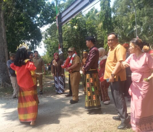 Dua Anggota DPRD Luwu Timur Dampingi Bupati Kunjungi Pasar Budaya di Mangkutana