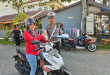 Wujud Peduli Kepada Masyarakat di Jumat Berkah, Satlantas Polres Luwu Utara Berbagi Sarapan Pagi