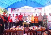 Bersama Wabup dan Ketua TP PKK, Bupati Budiman Hadiri HUT Desa Lakawali ke 42