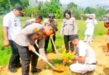 Bentuk Kepedulian Polri, Polres Palopo Tanam Pohon Secara Serentak di Sejumlah Tempat