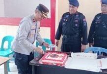 HUT Brimob ke-78, Wakapolres Palopo Kunjungi Pos PAM Brimob Mancani Berikan Surprise Kue Ultah