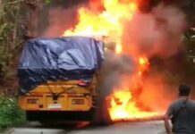 Truck Ekspedisi Ludes Terbakar di Mangkutana, Damkar Balik Arah Kehabisan BBM ?