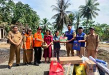 Didampingi Kadinsos dan Kalak BPBD, Wakil Bupati Luwu Timur Serahkan Bantuan untuk Korban Kebakaran