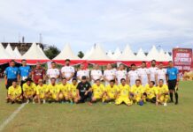 Bupati Budiman Pimpin Tim Pemkab Lutim Jalani Laga Eksebisi Sepakbola