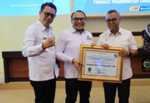 Miliki Kualitas Layanan Publik Tinggi, Pemkab Lutim Terima Penghargaan dari Ombudsman RI