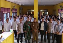Disaksikan Camat Malangke, Ketua Panwaslu Kecamatan Malangke Lantik 96 Pengawas TPS