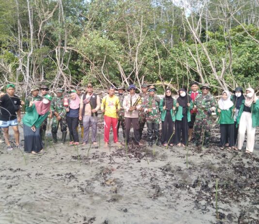 Peduli Lingkungan, Kapolsek Malbar Lakukan Penanaman Pohon Mangrove