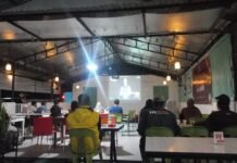 Dirangkaikan Nobar Debat Capres, KPU Luwu Utara Gelar Sosialisasi di Teras Adira Masamba
