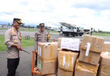 Gunakan Pesawat Perintis, Kapolres Luwu Utara Kawal Distribusi Logistik ke Wilayah Pegunungan