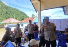 Dirkrimsus Polda Sulteng Bersama Kapolres Morowali Utara Pantau Langsung Pengamanan Pemungutan Suara di TPSÂ