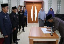 Sekda Lutim Lantik dan Ambil Sumpah Dua Pejabat Eselon II