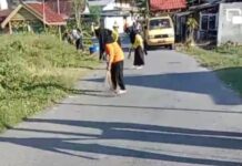 Pemdes Lampenai Bersih Kampung Sambut Bulan Ramadhan