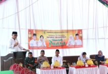 Bupati Morut Serahkan Bantuan Rp. 100 Juta untuk Renovasi Masjid Ar-Rahman