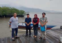 PT CLM Serahkan Bantuan Perahu untuk Masyarakat Nelayan Desa Pasi-pasi