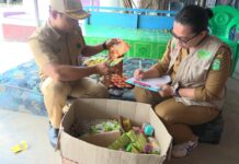Sidak Pasar Tampinna, Tim Pengawas Temukan Sejumlah Barang Kadaluarsa