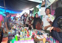 Sidak di Pasar Kawarasan, Tim Pengawasan Lutim Temukan Kosmetik Tanpa BPOM