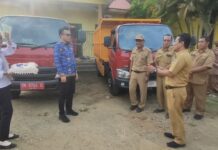 Bupati Morut Serahkan Dua Unit Mobil Angkutan Sampah