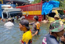 Proses Evakuasi Muatan KM Indah Yang Karam di Danau Towuti