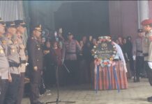 Kapolres Luwu Timur Pimpin Upacara Pemakaman Almarhum AIPTU Hardi