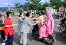 Pengurus IBI Morut Bagi Takjil
