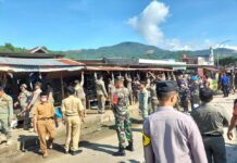 Pedagang Pasar Sentral Kodal Ditertibkan