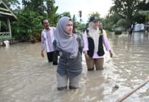 Tinjau Lokasi Banjir di Kecamatan Mappedeceng, Bupati Imbau Warga Tetap Waspada Meski Air Sudah Surut
