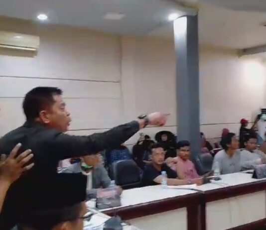 Gara-gara Lalat, Anggota DPRD Luwu Timur Ajak Duel Kadis Lingkungan Hidup