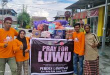 Pemdes Lampenai Bersama Warga Salurkan Bantuan untuk Korban Bencana Luwu
