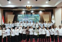 Diklat Peningkatan Kompetensi Camat dan Lurah se Luwu Timur ditutup, Dua Peserta Terbaik