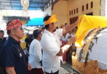 Wakil Bupati Lutim Lepas Jenazah Pensiunan Guru SMPN 1 Tomoni Timur untuk Diaben