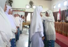 Hj. Sufriaty Lantik Pengurus Cabang BKMT Kecamatan Nuha