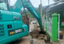 Ketua DPRD Morut Gunakan Dana Pribadi Rp. 100 Juta Benahi Drainase