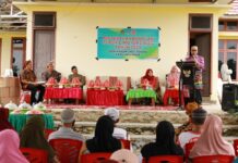 Bupati Budiman Serahkan Bantuan Pupuk dan Kendaraan Dinas