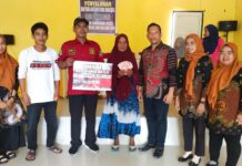 Salurkan BLT DD Tahap Dua, Pemdes Bahari Harap Dapat Ringankan Beban Warga