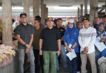 Jelang Idul Adha, Pj Sekda Bersama Kadis P2KUKM Luwu Utara Lakukan Pemantauan Harga Komoditas Pangan