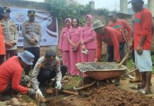 Peletakan Batu Pertama Bantuan Bedah Rumah HUT Bhayangkara ke 78 di Towuti