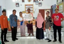 Camat Tomoni Timur Pantau Penyaluran BLT-DD di Dua Desa