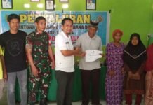 Serahkan BLT-DD di Desa Polewali, Ini Harapan Sekcam Baebunta Selatan Kepada Penerima