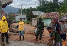 Gunakan Dana Swadaya, Pemdes Wewangriu bersama Warga Gotong Royong Perbaikan Jalan